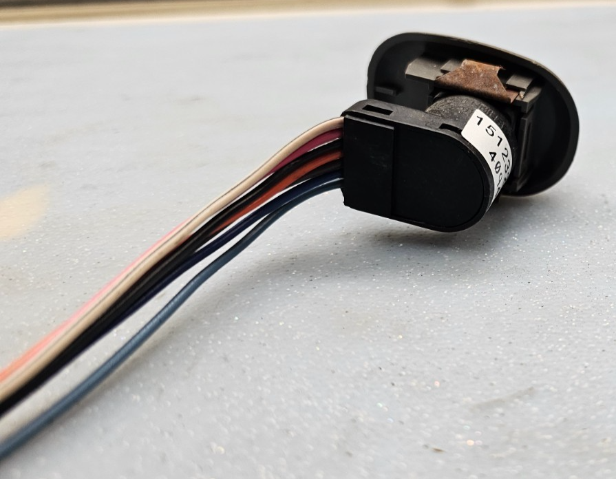 🔥05-06 Chevy Trailblazer 03-06 SSR Standard Ignition Door Remote Mirror Switch