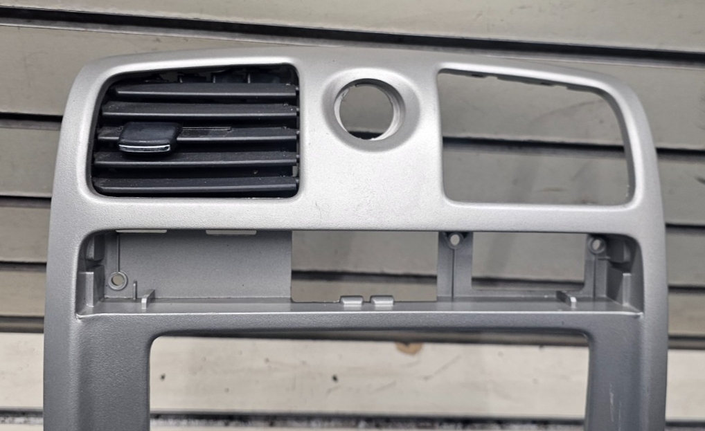🔥2004-2012 CHEVY COLORADO GMC CANYON CENTER DASH RADIO VENT BEZEL SILVER