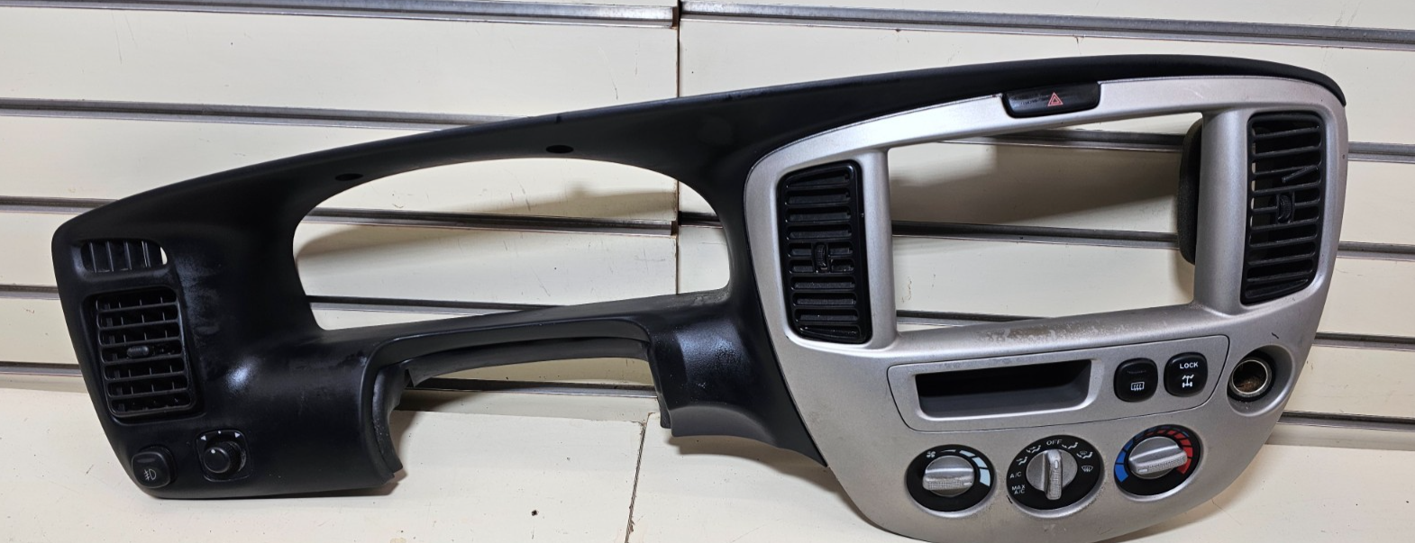01-06 Tribute Dash Instrument Cluster Speedometer Bezel Trim Panel Black/Silver