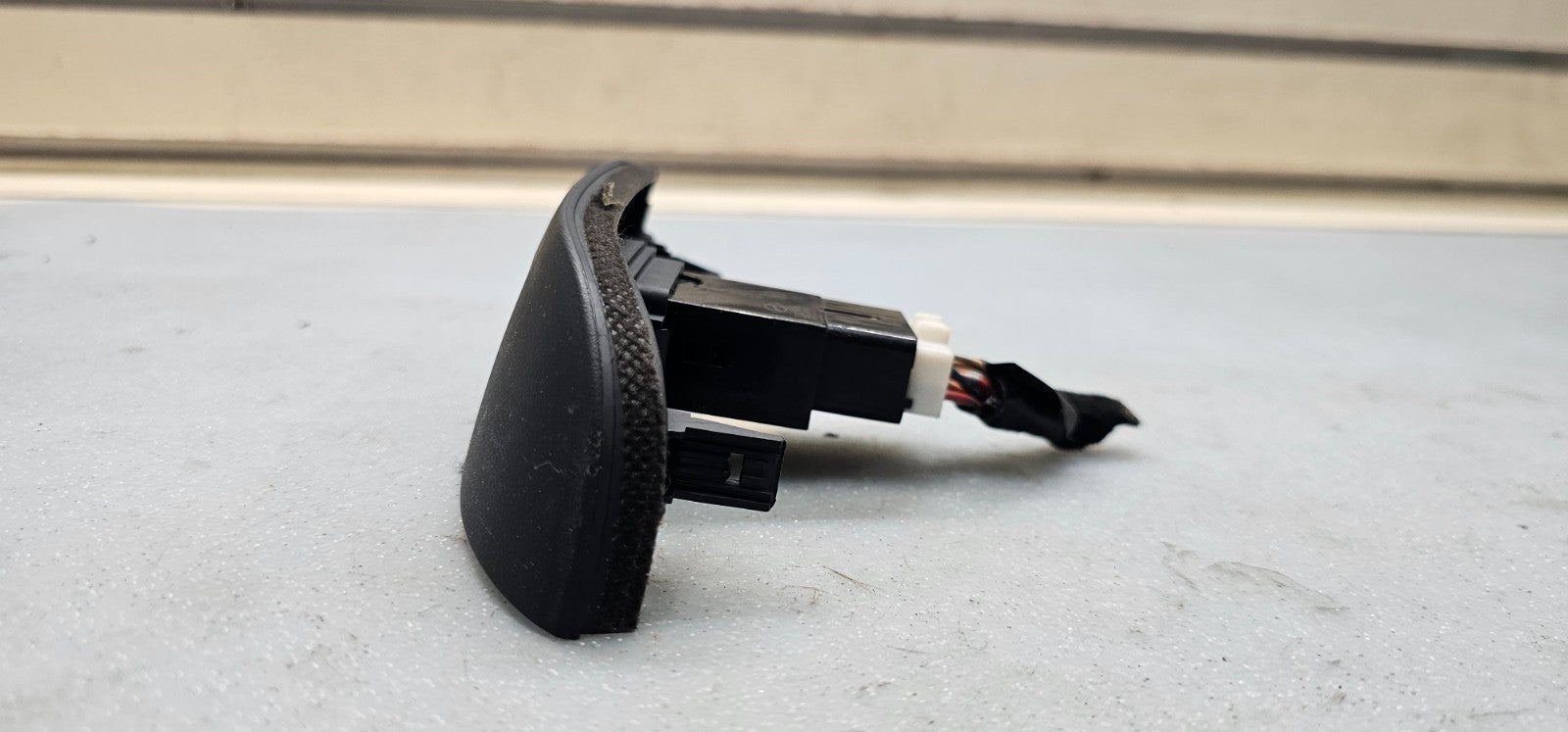 🔥06-08 Hyundai Sonata Hazard Hread Light Lamp Control Switch Bezel Black OEM