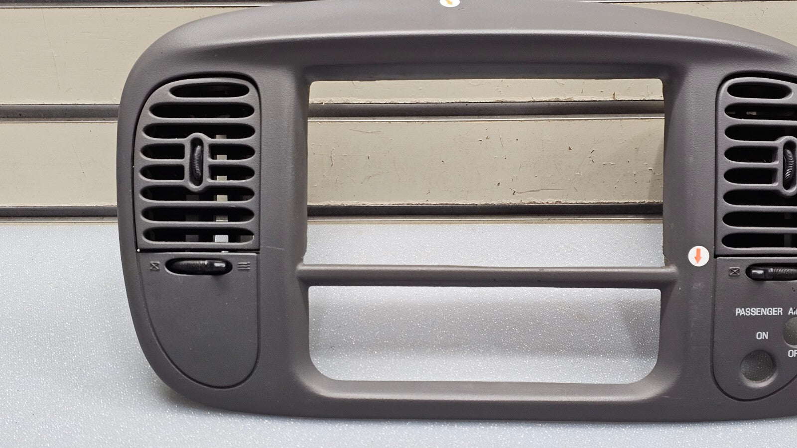 🔥97-03 Ford F150 Center Dash AM FM Radio Climate Trim Stereo BEZEL Panel Gray