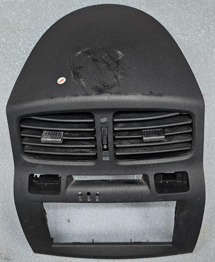 🔥01-06 HYUNDAI SANTA FE CENTER DASH RADIO STEREO TRIM PANEL BEZEL BLACK OEM