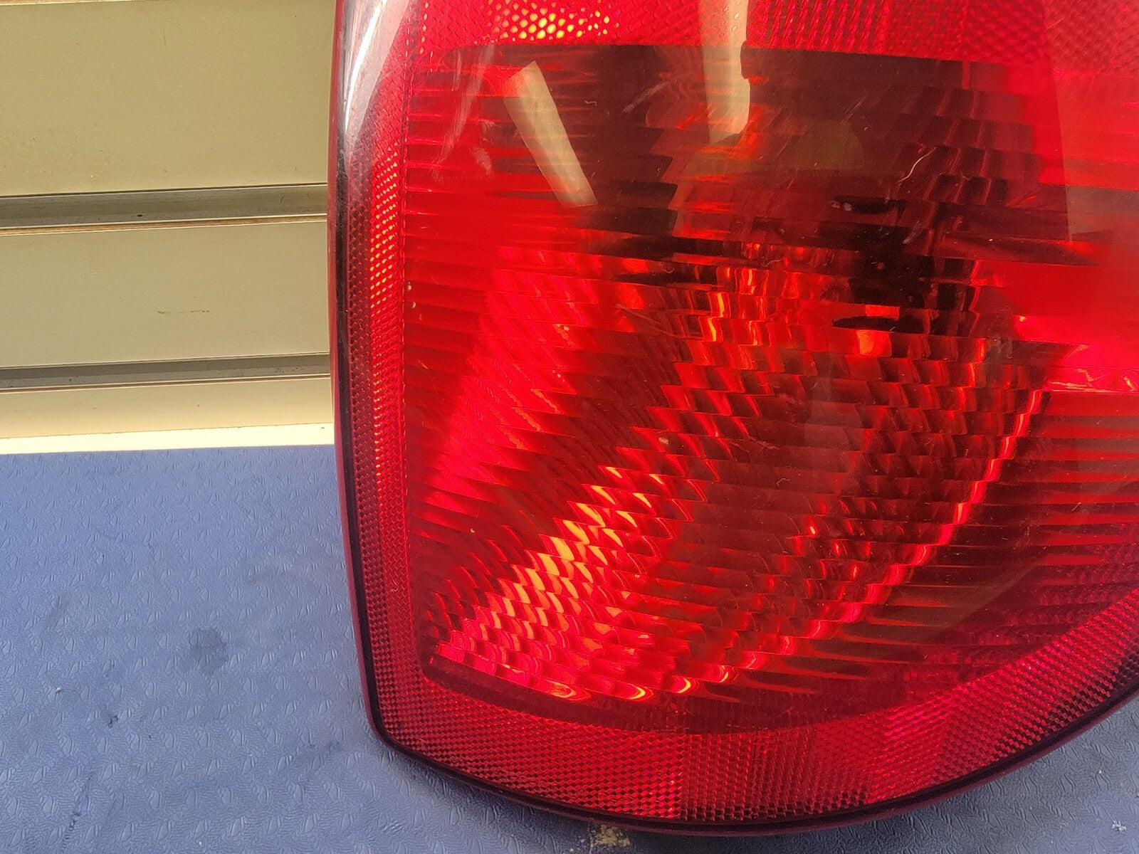 🔥04-07 chrysler Town Country Dodge Grand Caravan Passenger Taillight Assembly