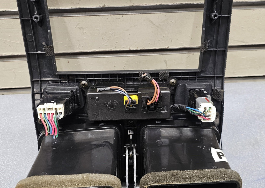 🔥01-06 HYUNDAI SANTA FE OEM BLACK CENTER DASH RADIO HEAT AC VENT TRIM BEZEL