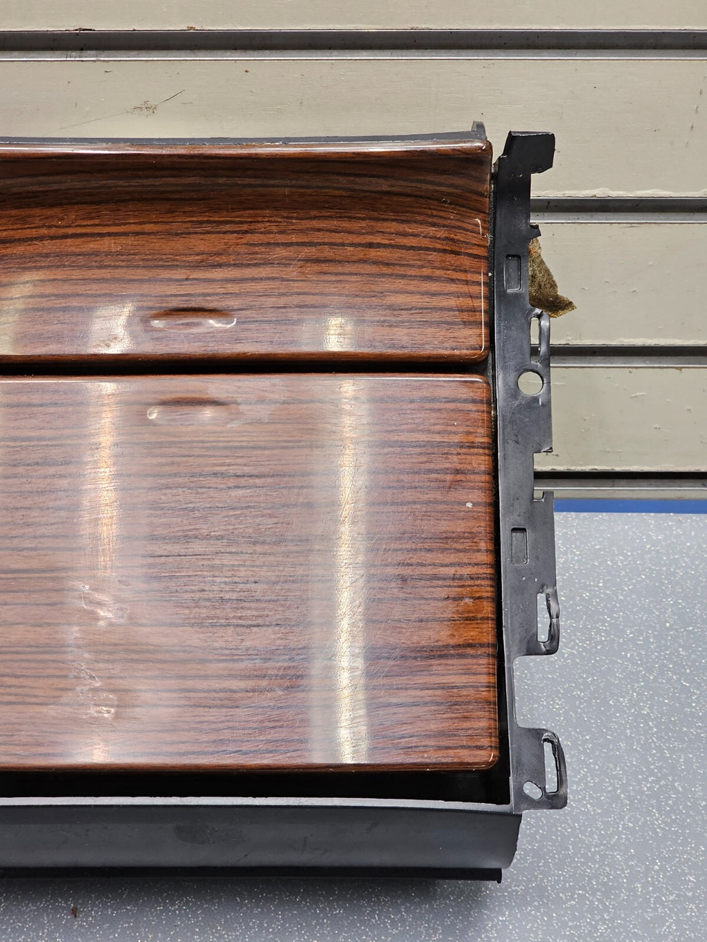 03-06 Silverado Sierra Center Console Cup Drink Holder Storage Lower Bezel WOOD