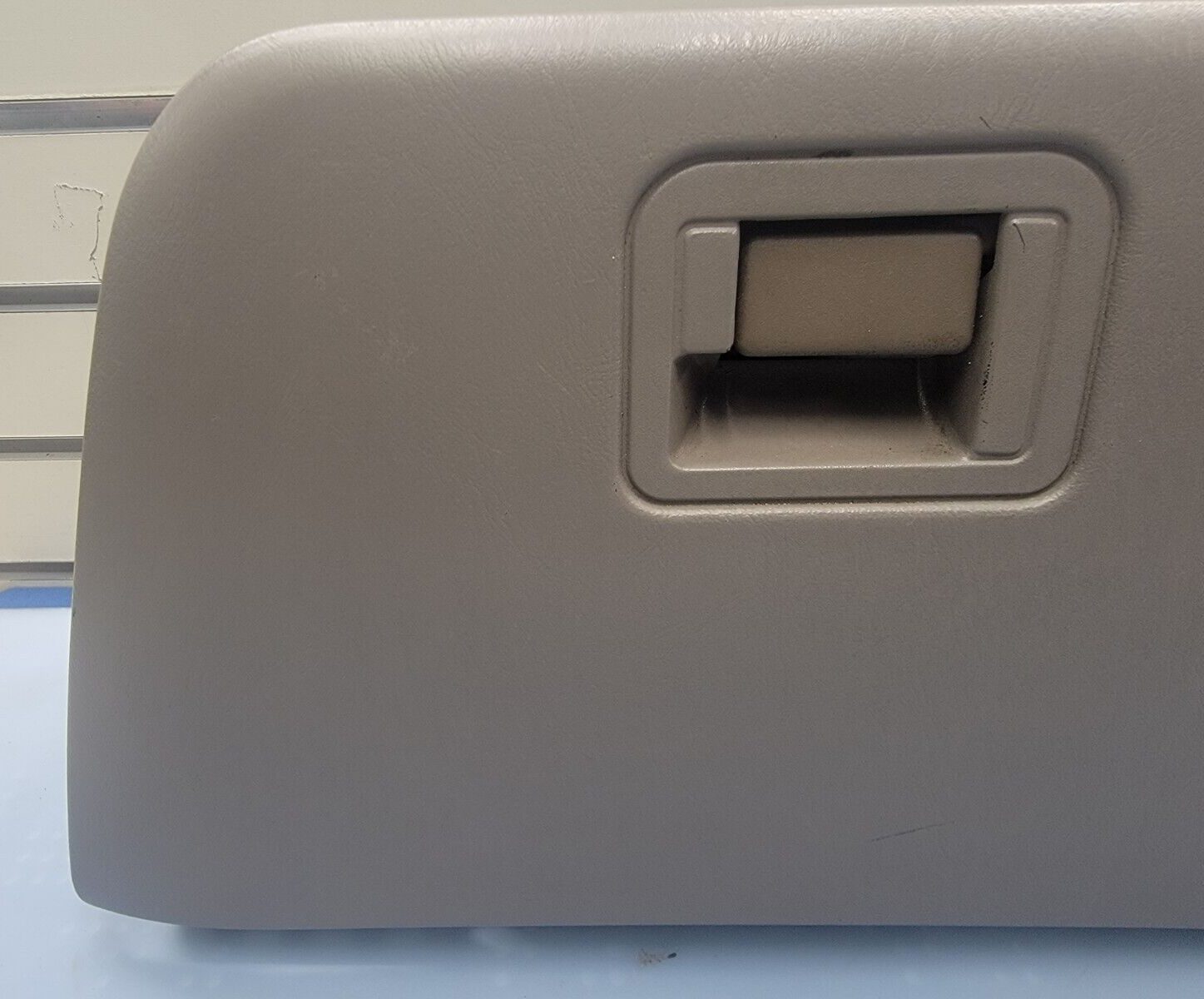 05-07 Ford F250 F350 Super Duty Glove Box Storage Compartment TAN G10
