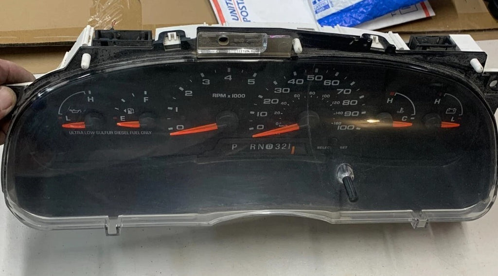 04-08 Ford E Series E150 E250 Dash Instrument Cluster Speedometer Tachometer OEM