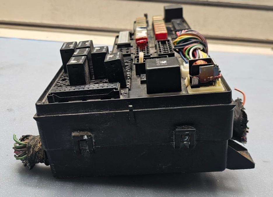 🔥00-02 DODGE DAKOTA FUSE RELAY BOX ENGINE JUNCTION WIRING BLOCK TIPM OEM