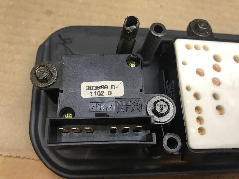 99-02 CHEVY SUBURBAN TAHOE SILVERADO 8 WAY FRONT RIGHT PASSENGER SEAT SWITCH OEM