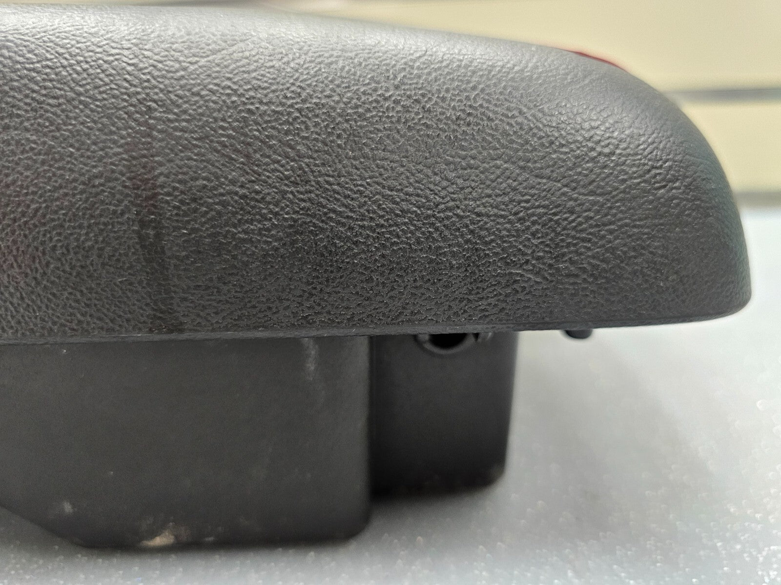 🔥07-09 Saturn Aura Center Console Arm Rest Leather Top Pad Cover Assembly Black