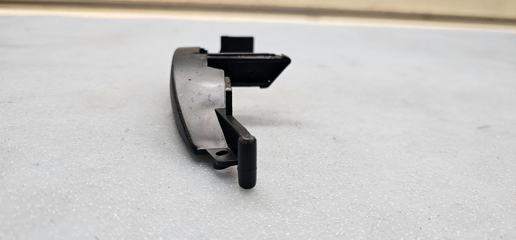 95-06 Silverado Sierra C/K 1500 2500 Center Console Jump Seat Lid Latch Assembly