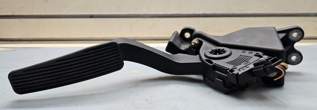 🔥2005-2008 Chrysler 300C Accelerator Pedal Assembly OEM