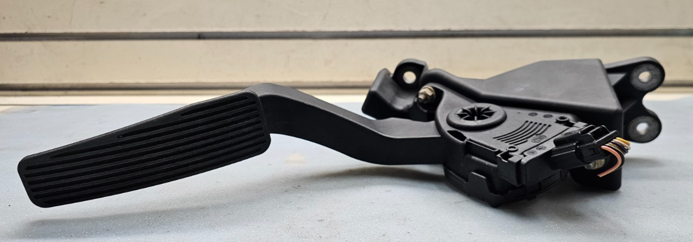 🔥2005-2008 Chrysler 300C Accelerator Pedal Assembly OEM