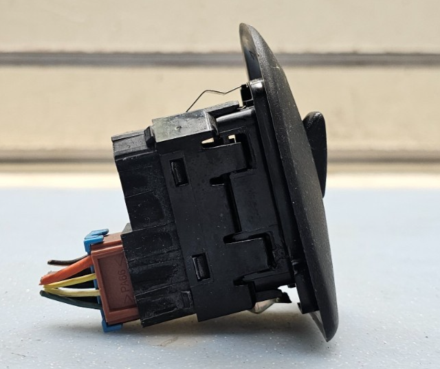03-06 Silverado Tahoe Suburban Yukon Sierra Right Rear Window Door Switch Black