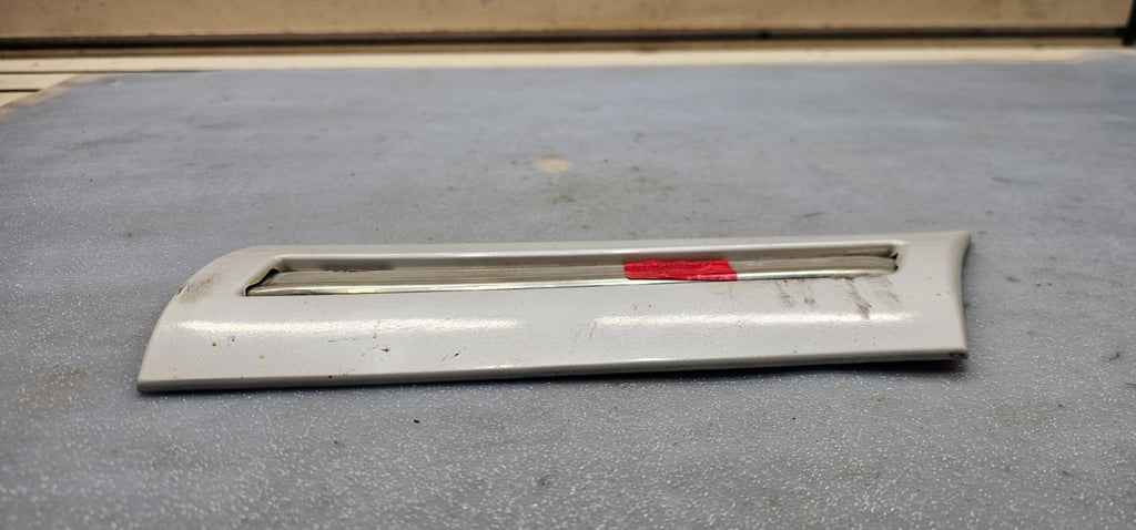 🔥95-97 TOWNCAR RIGHT PASSENGER FRONT FENDER TRIM White Gold Center MOLDING TAN