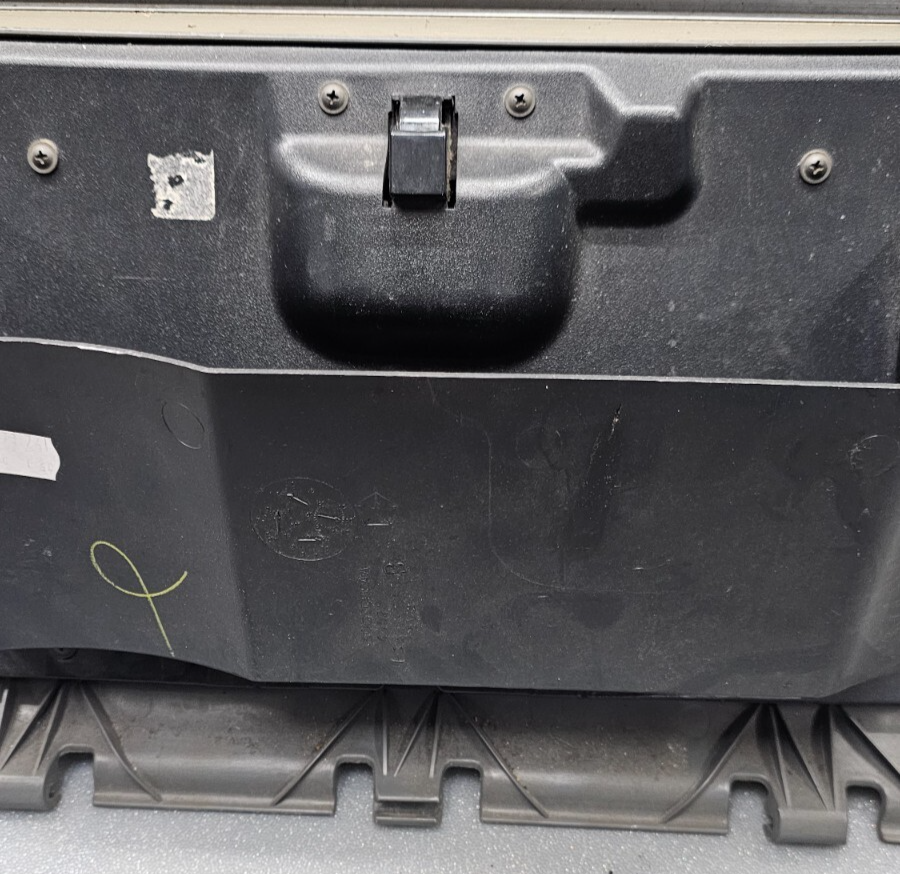 🔥01-07 CARAVAN TOWN COUNTRY VOYAGER DASH GLOVE BOX COMPARTMENT ASSEMBLY GRAY