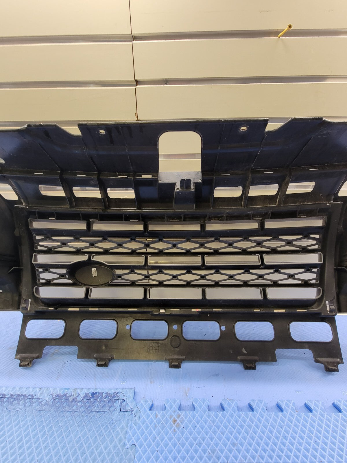 🔥08-10 Land Rover LR2 Front Bumper Grille Assembly Cover Chrome Genuine White