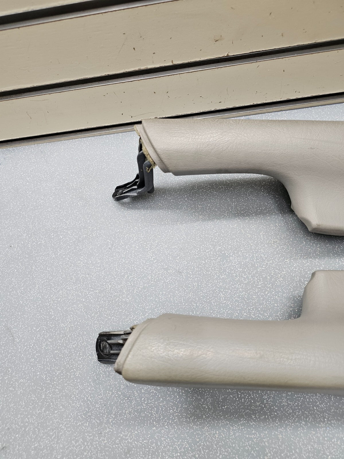 02-09 TRAILBLAZER Door Panel ARMREST Pull Handle LEFT/RIGHT Set 2 Light GRAY H4