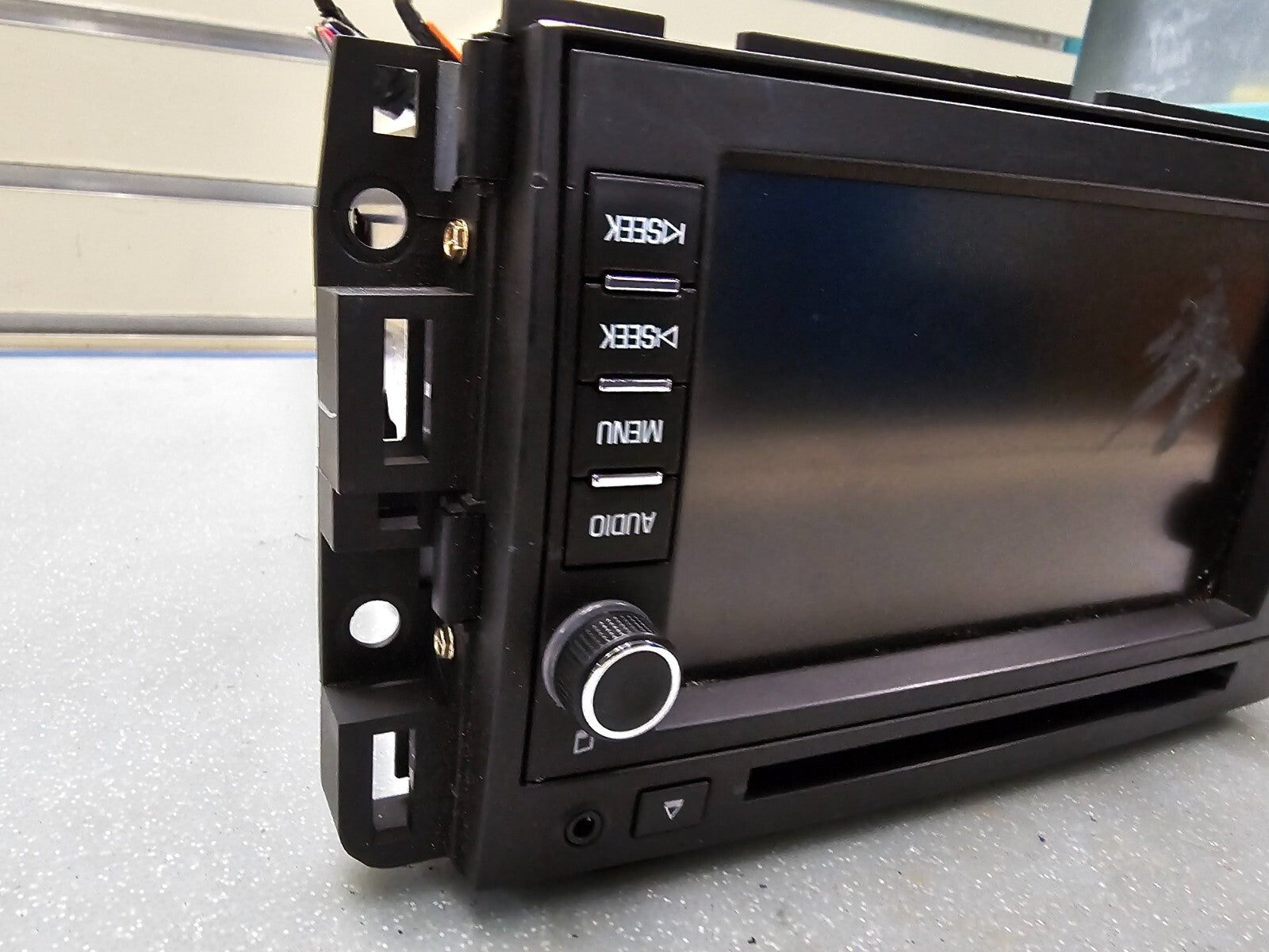 10-12 Enclave Traverse Radio AM/FM DVD CD Disc Player Navigation Display Screen