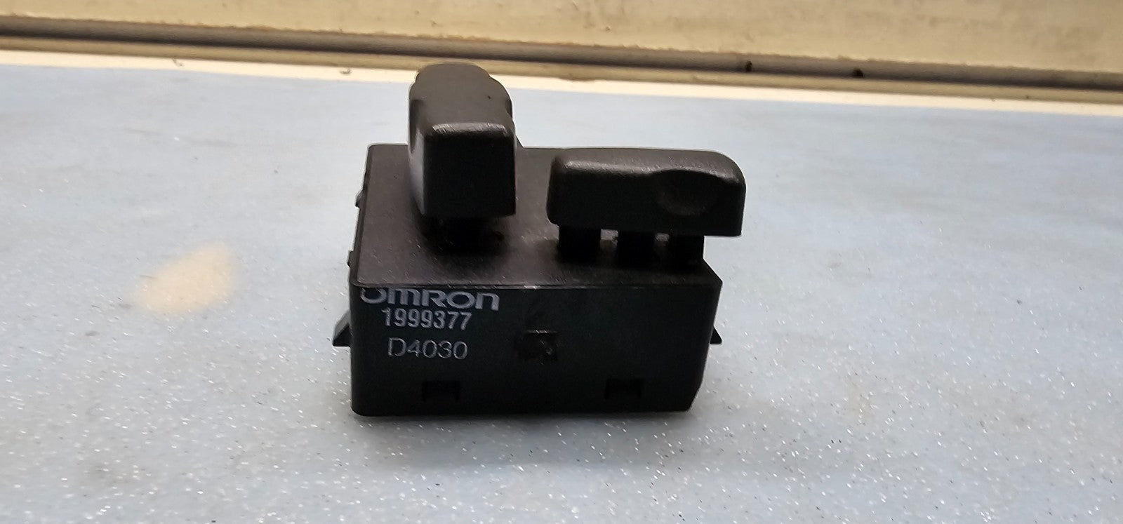 🔥02-08 Envoy Trailblazer Rainier Left Driver Power Seat Switch