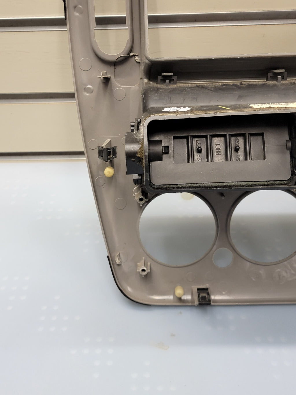 02-05 FORD EXPLORER RADIO AUDIO CLIMATE TEMPERATURE CONTROL BEZEL TRIM silver