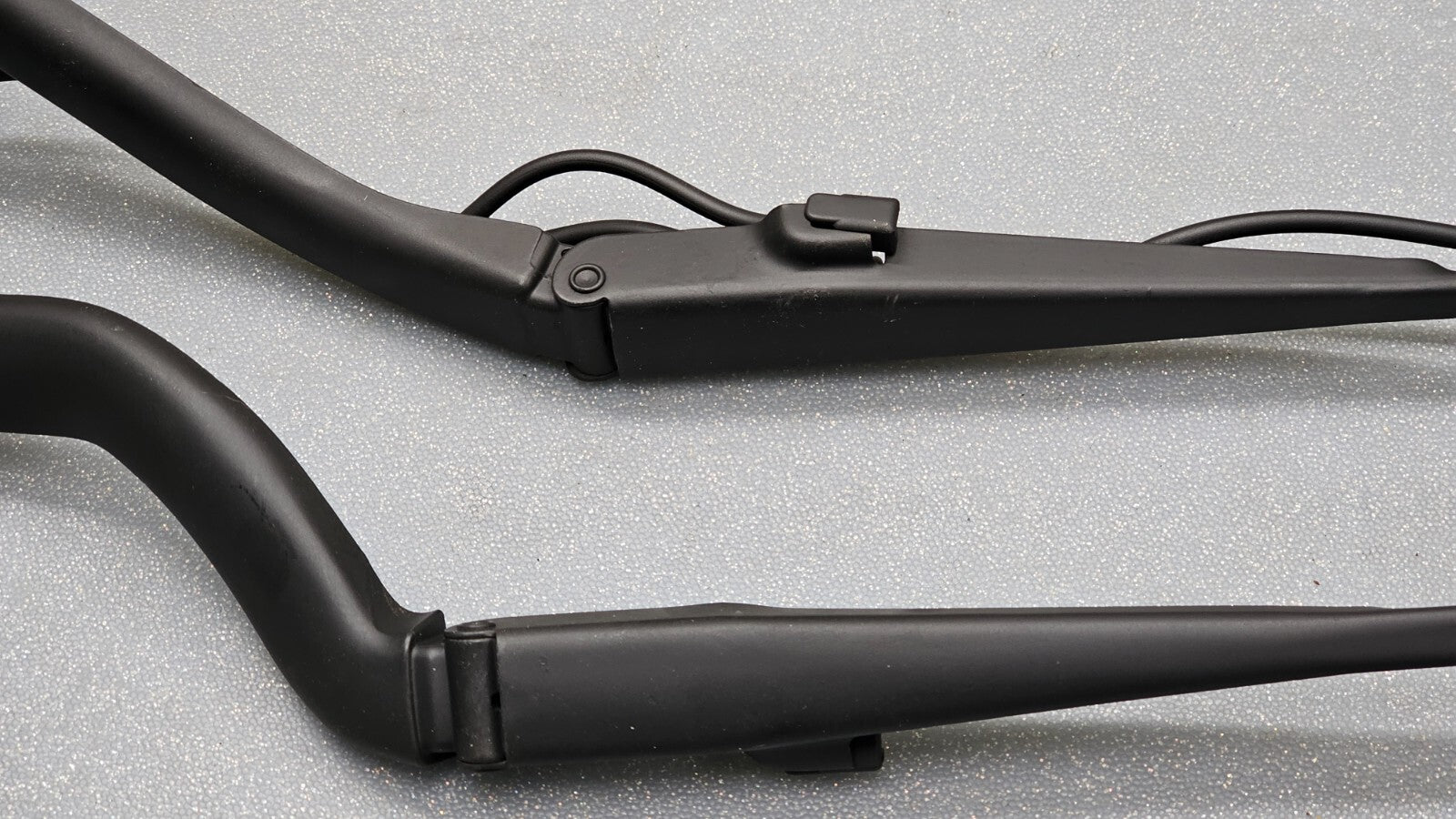 🔥00-05 CADILLAC DEVILLE LEFT DRIVER RIGHT PASSENGER WINDHSHIELD WIPER ARM SET