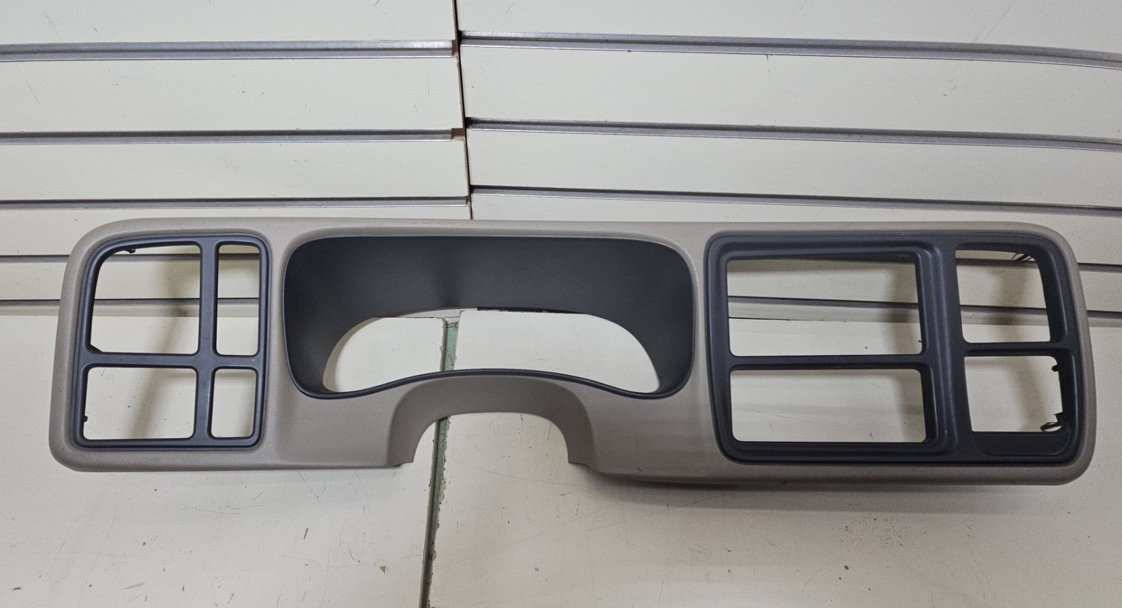 03-06 CHEVY GMC INSTRUMENT Cluster Speedo Dash Trim PANEL Radio Bezel LT TAN C5