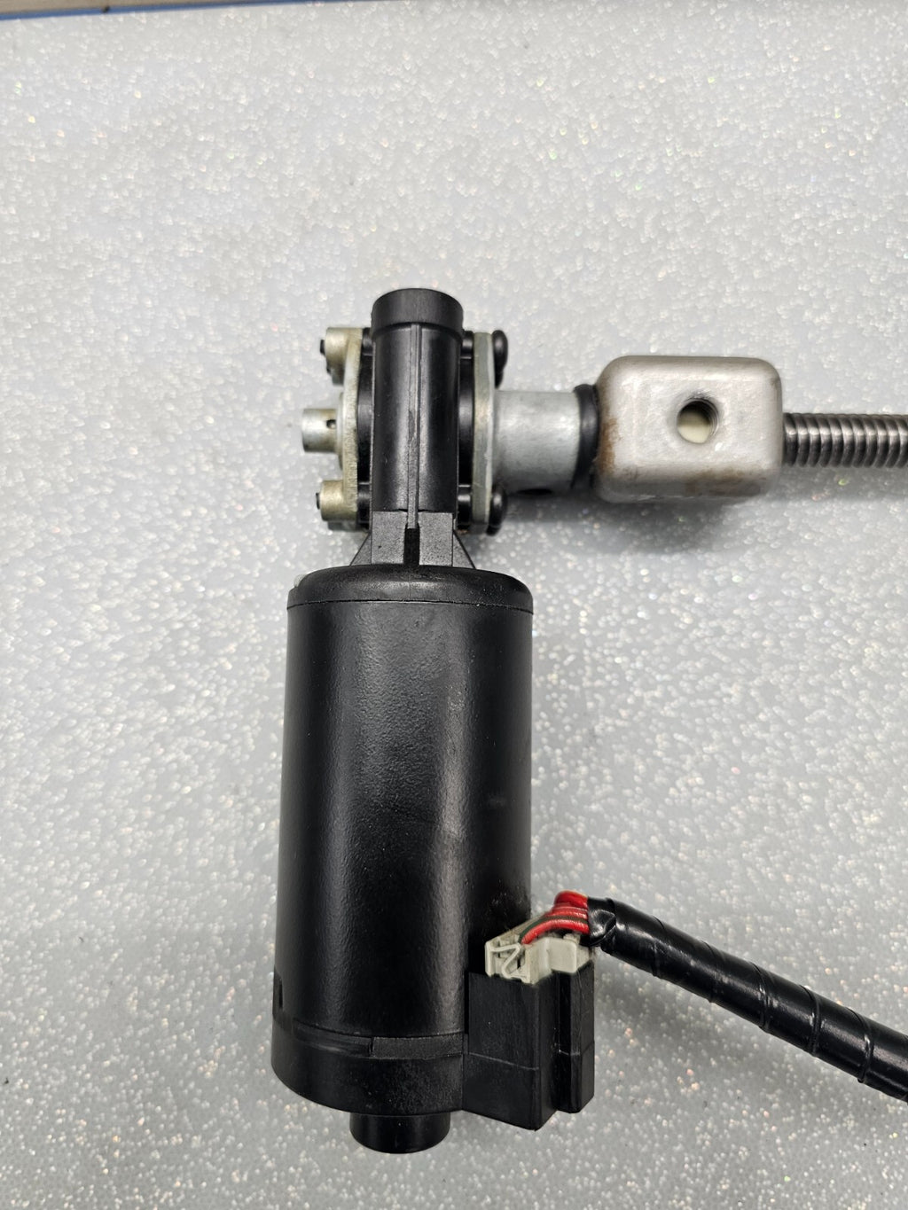 08-15 Nissan Titan driver seat forward back adjustment motor Assembly NON MEMORY