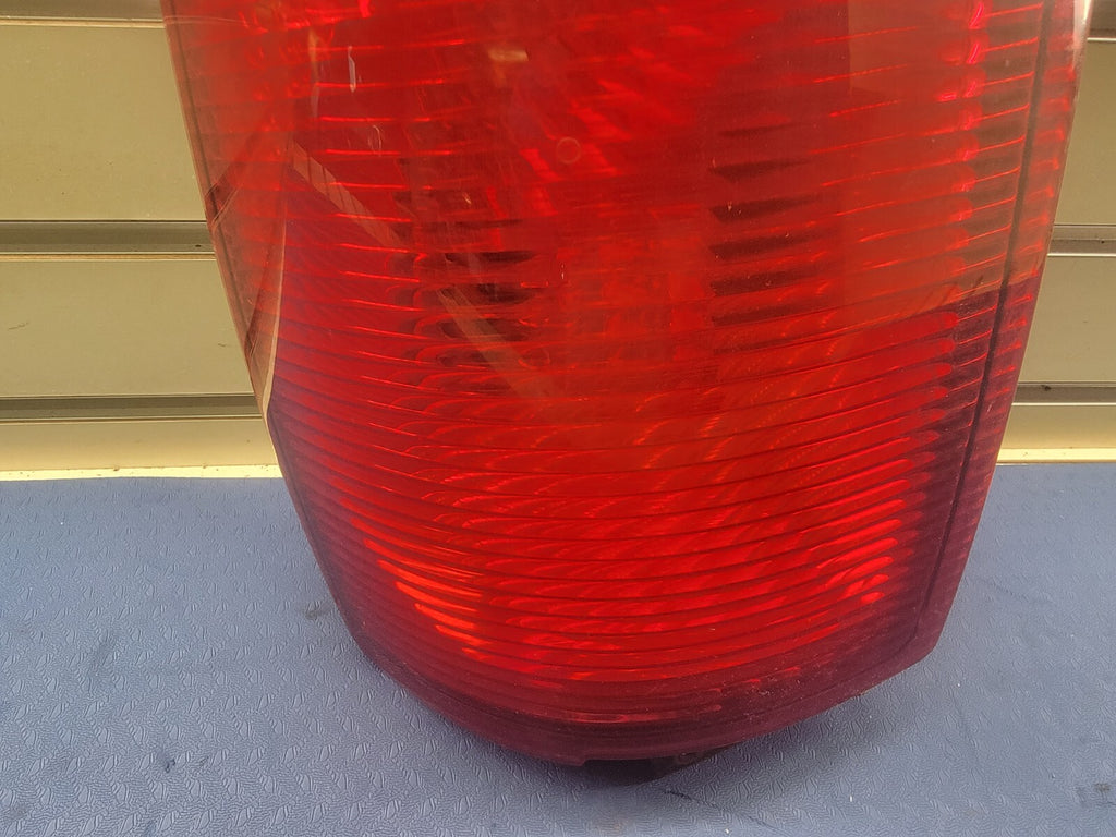 🔥1998-2000 Lincoln Navigator Left Driver Tail Light Lamp Outer Assembly