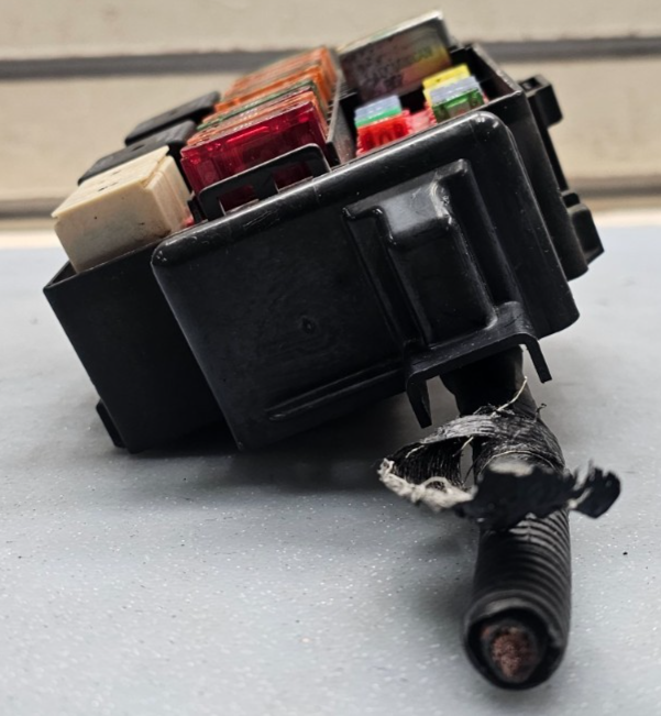 🔥97-98 Ford F250 F350 Fuse Box Junction Relay Block Integrated Power Module BCM