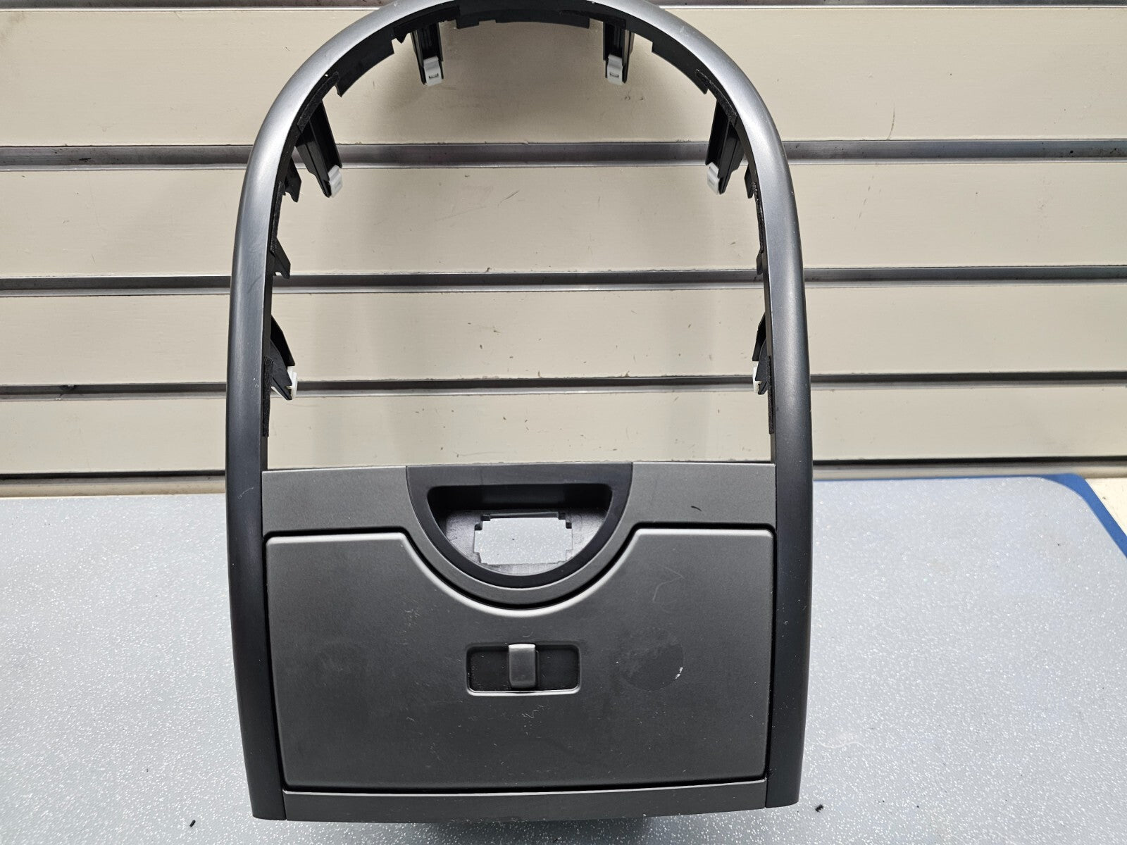 10-11 KIA SOUL PLUS CENTER DASH FM RADIO STEREO DISPLAY TRIM PANEL BEZEL DK GRAY