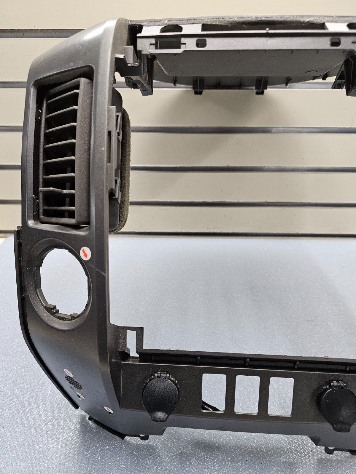 04-06 Nissan Titan Armada Center Dash Radio Display Stereo AC Bezel DK Gray B47