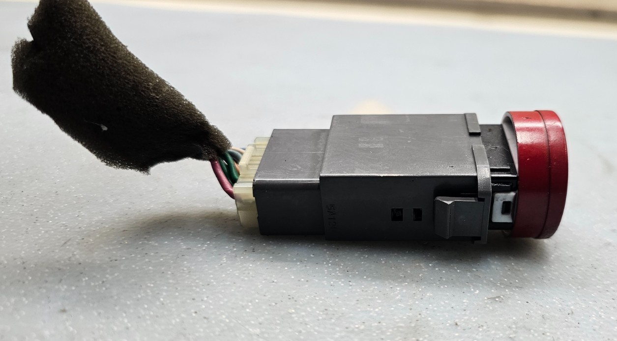🔥2004-2008 CHEVROLET AVEO HAZARD EMERGENCY SWITCH CONTROL BUTTON OEM