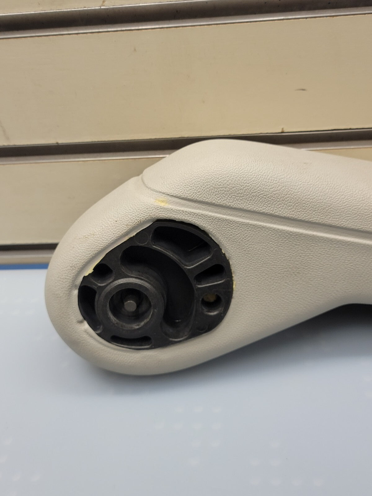 🔥08-11 CARAVAN TOWN & COUNTRY RIGHT PASSENGER SIDE FRONT SEAT ARMREST LIGHT TAN