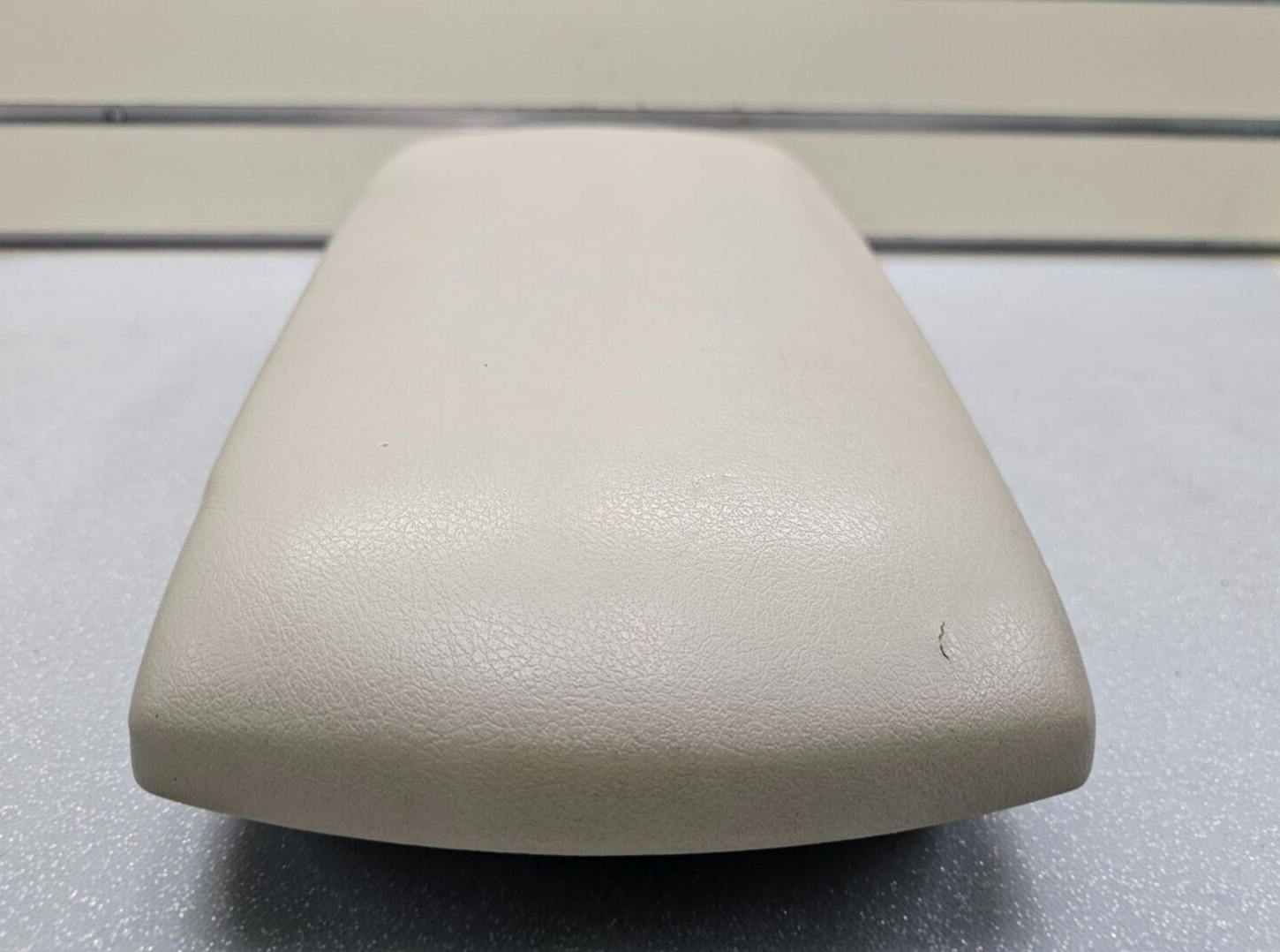 🔥07-11 TOYOTA CAMRY CENTER CONSOLE LID ARM REST COVER TOP PAD ASSEMBLY TAN OEM