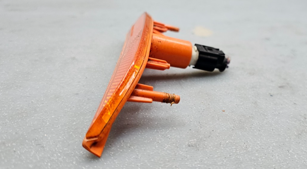 🔥2017-2025  PACIFICA Voyager Driver Side Marker Lamp ORANGE