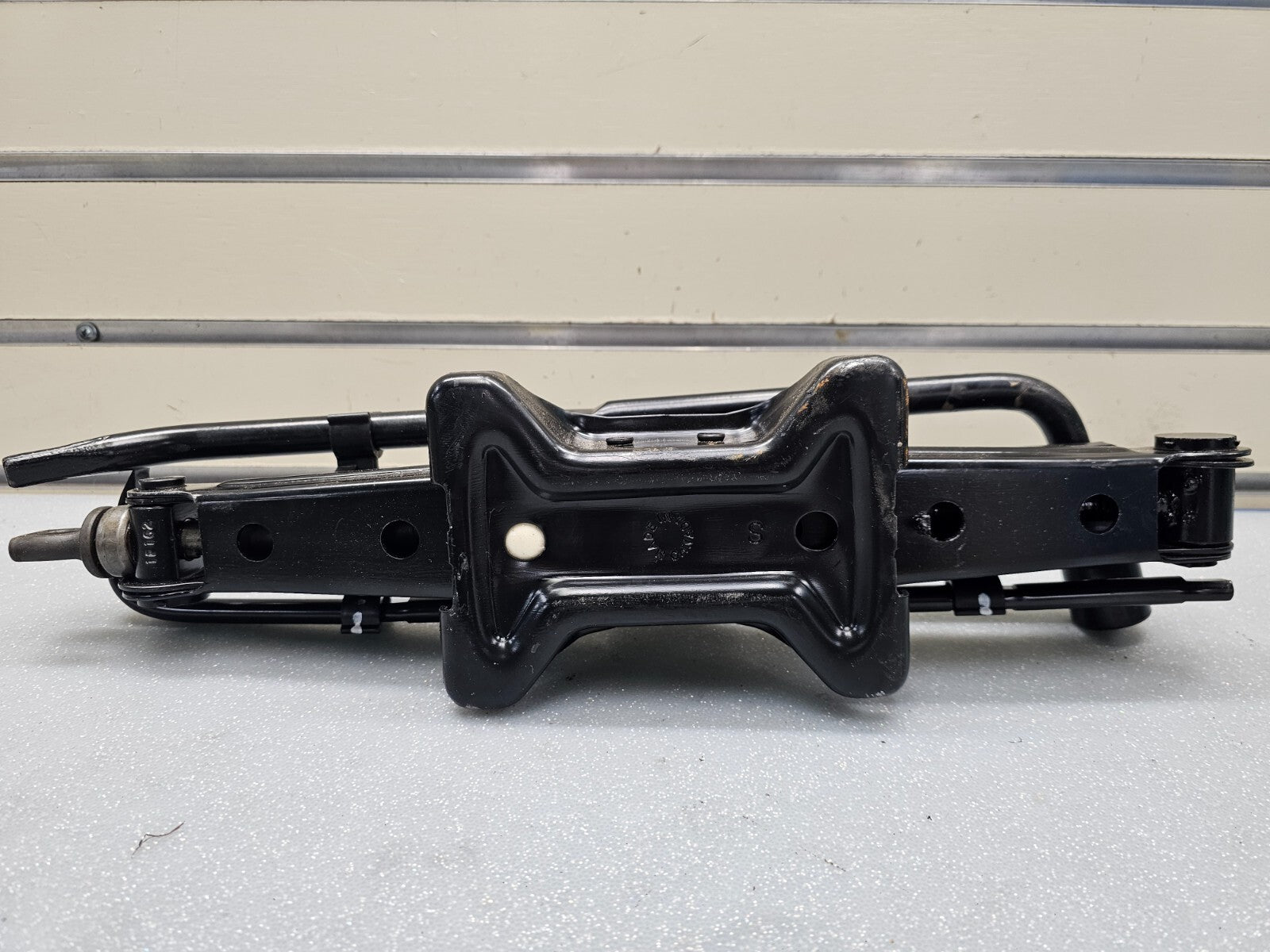 01-12 Ford Escape Mariner Tribute Emergency Scissor Jack Lug Spare Tire Kit/FE