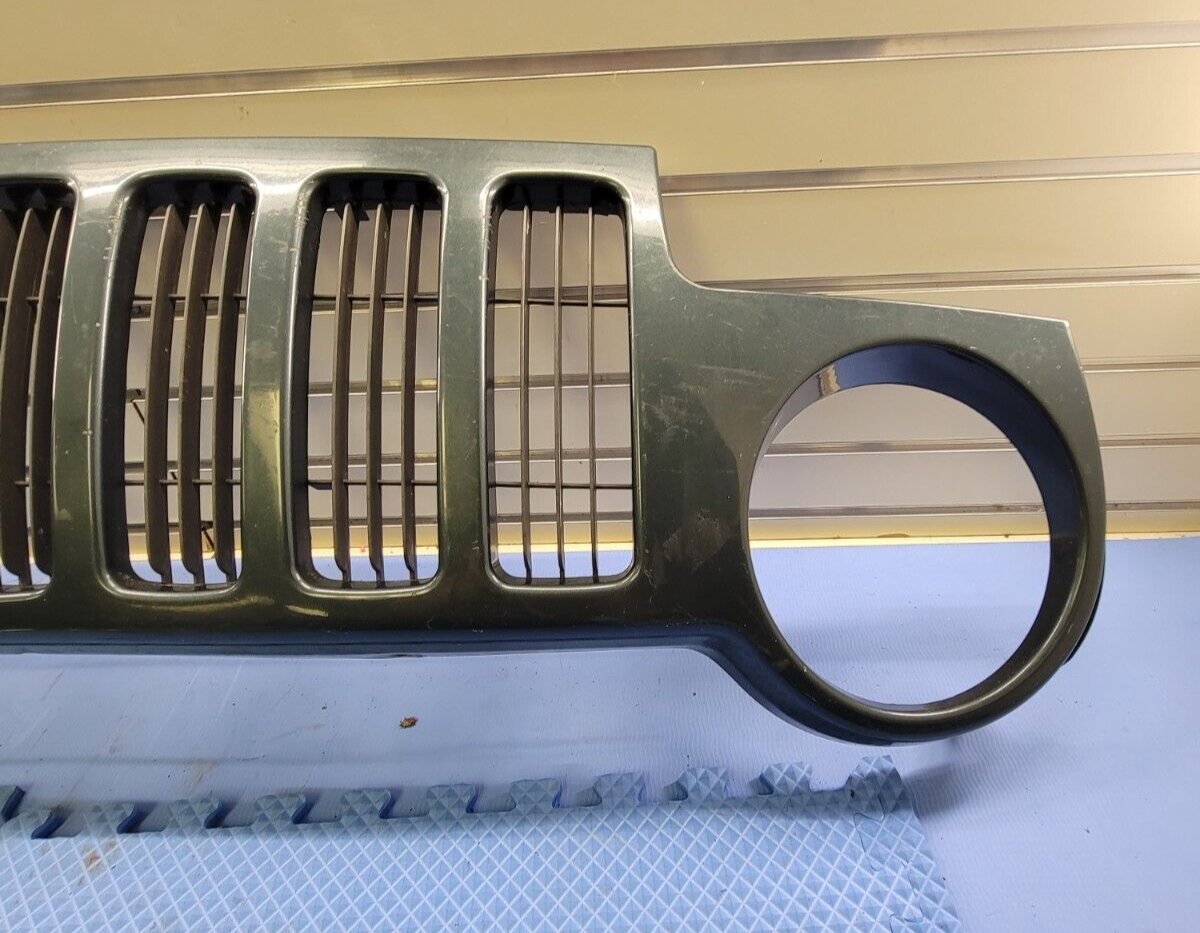 🔥02-04 Jeep Liberty KJ Top Front Upper Grille Assembly Chrome Genuine Gray OEM