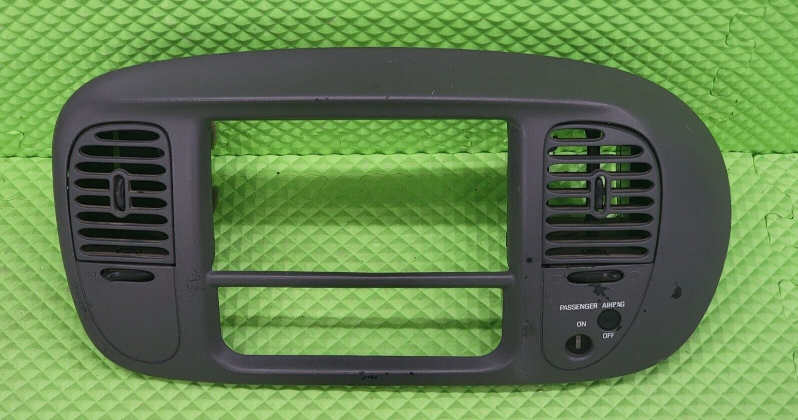 🔥97-03 Ford F150 Center Dash Radio Climate BEZEL Trim Panel🔴AIRBG Line Gray B1