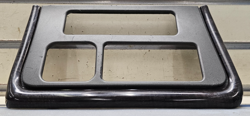 🔥02-05 GMC DENALI OEM CENTER DASH DISPLAY INFO TRIM SURROUND COVER