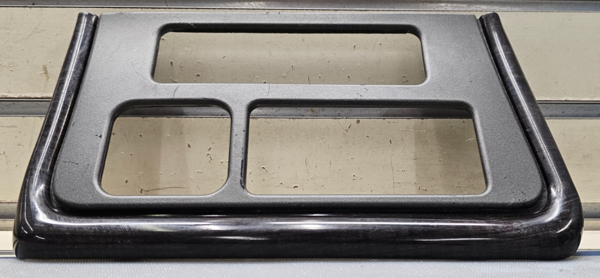 🔥02-05 GMC DENALI OEM CENTER DASH DISPLAY INFO TRIM SURROUND COVER