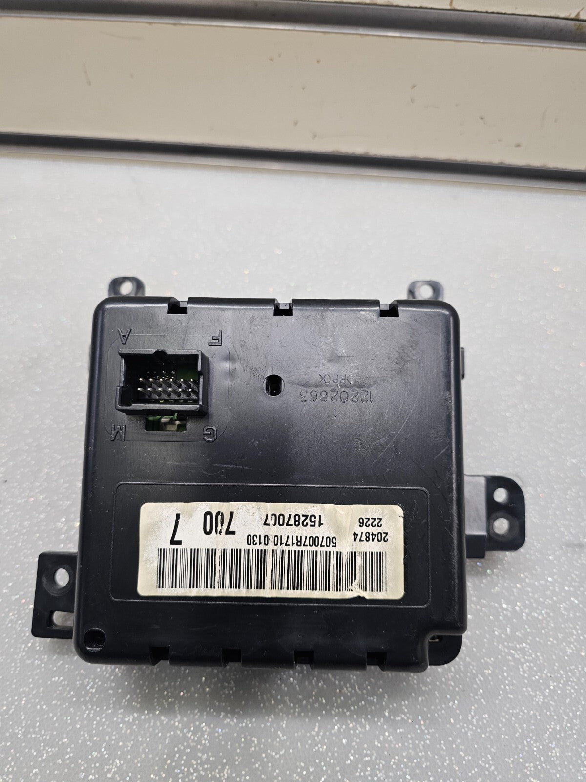 04-08PONTIAC GRAND PRIX3 Button Info Display Screen Center Dash BezelSwitch SW54