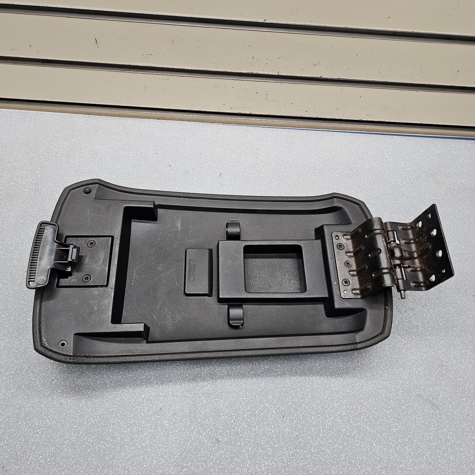 07-10 Edge Front Center Console Lid Leather Armrest Assembly Top Pad Cover Black