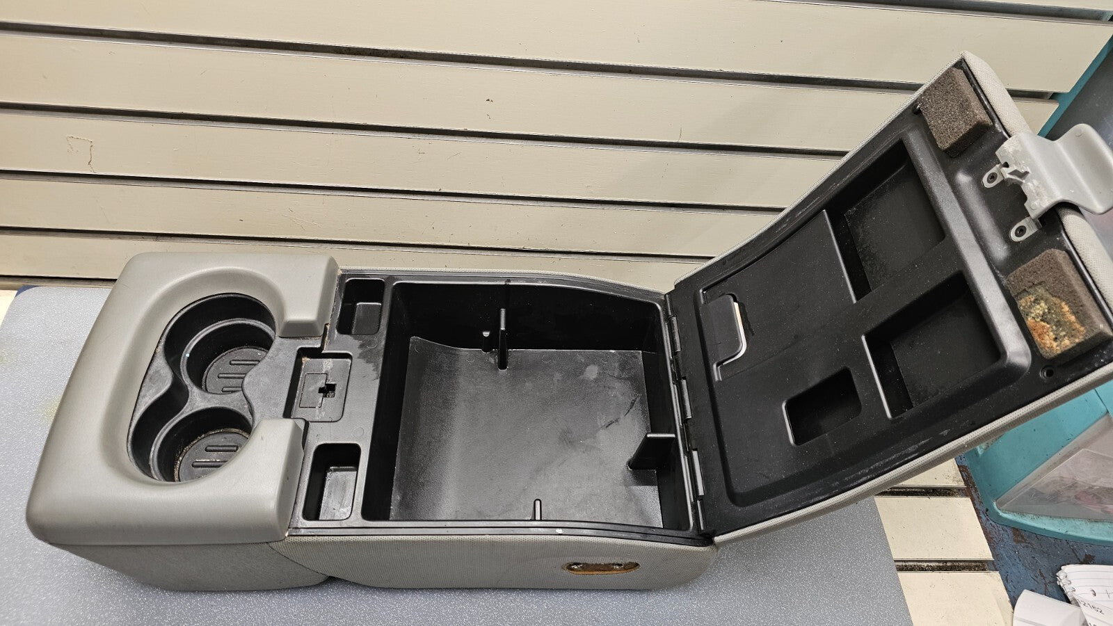 2004-2008 Ford F-150 Center Console JUMP SEAT Armrest Cup Holder LIGHT GRAY JS1