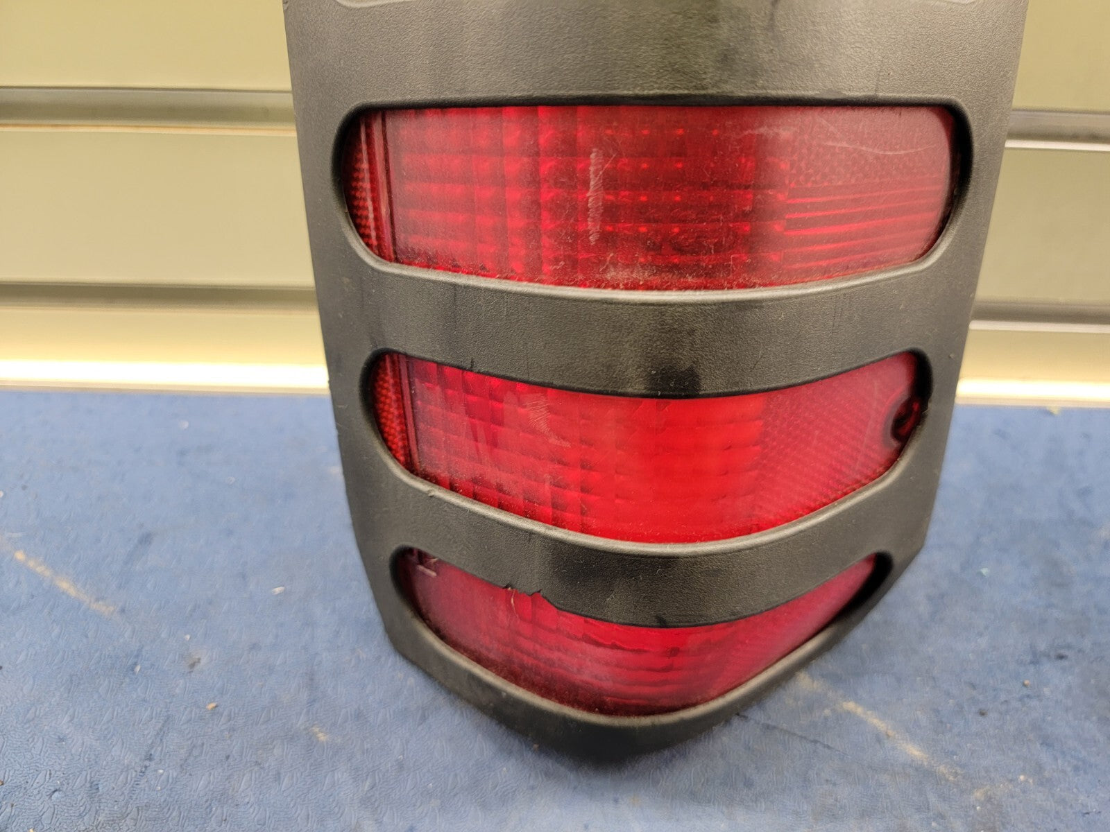 🔥1992-1997 Ford F-150 F-250 Bronco Rear left Driver Side Tail Brake Light OEM