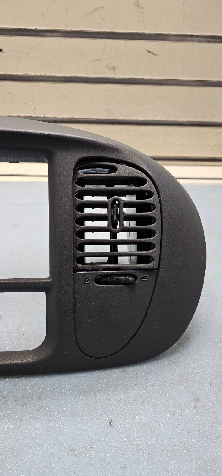 🔥97-03 Ford F-150 Dash Radio Stereo Climate BEZEL Trim Panel Line DK GRAY B1