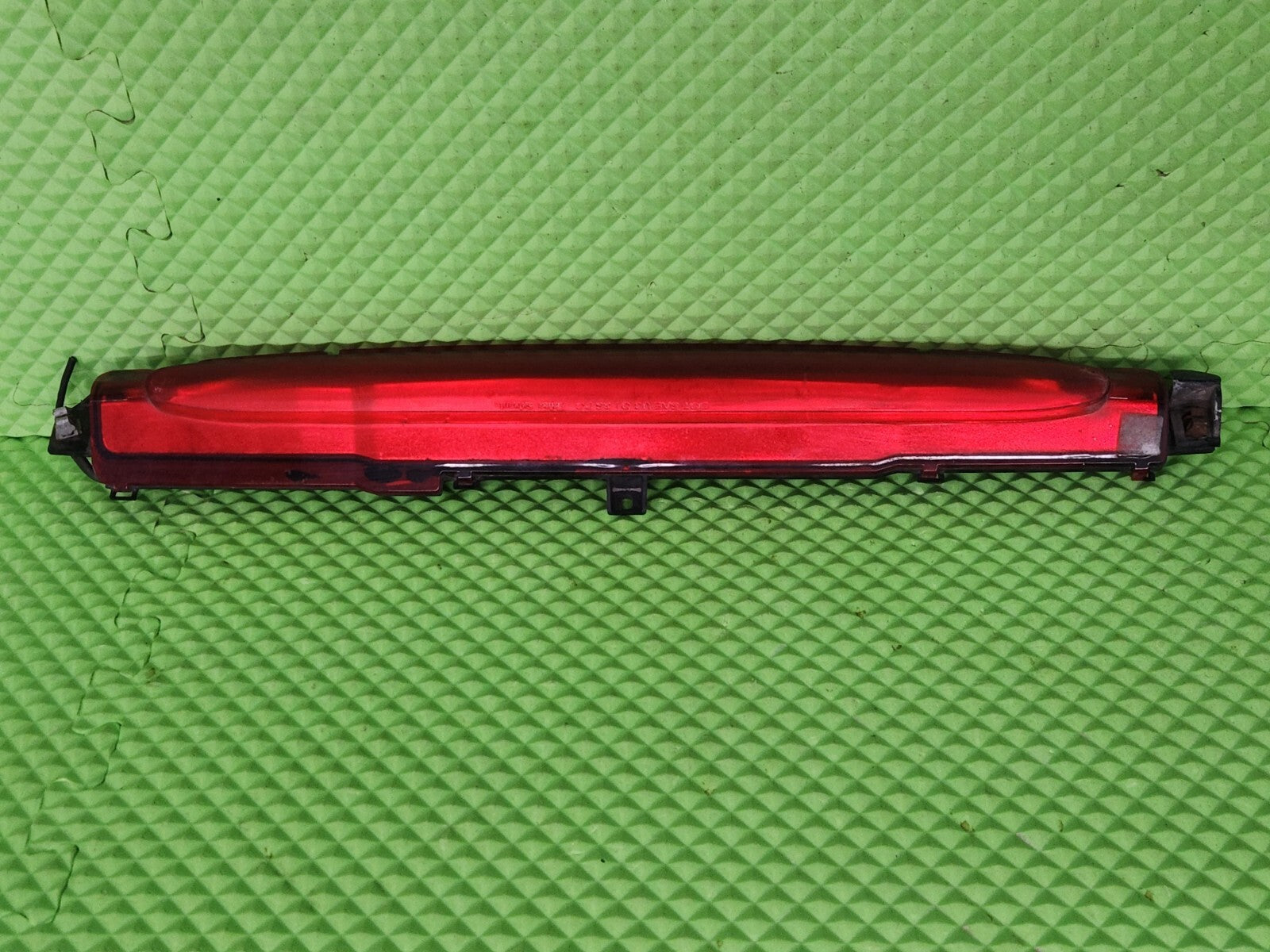 2002-2009 CHEVROLET TRAILBLAZER REAR 3RD HIGH MOUNTED BRAKE LIGHT OEM RED