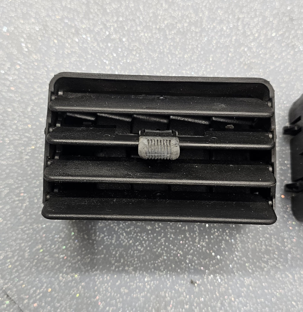🔥92-96 Ford F150 F250 F350 Bronco Dash Vents Heat AC Air Vents Pair (2)