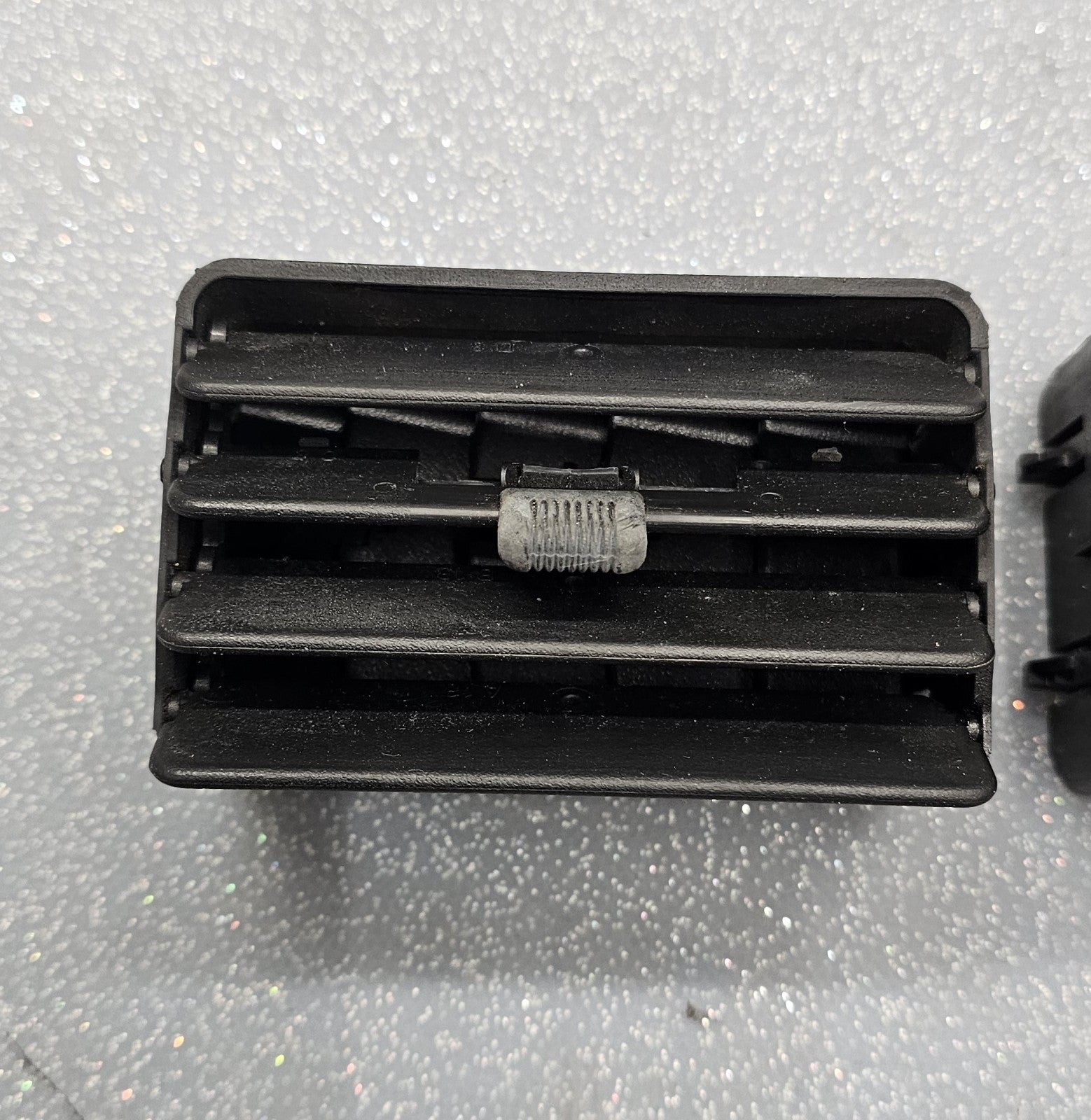 🔥92-96 Ford F150 F250 F350 Bronco Dash Vents Heat AC Air Vents Pair (2)