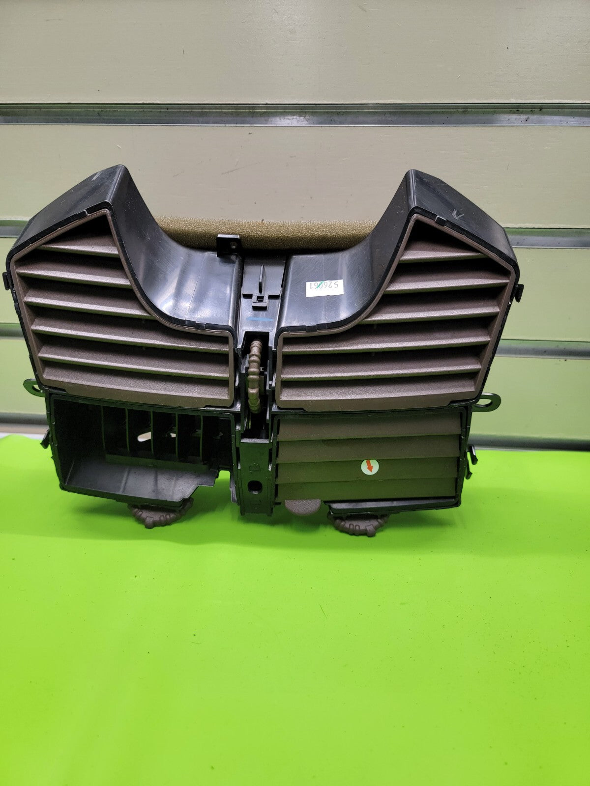 🔥2004-2008 Chevy Malibu Center Dash Vent Tan  OEM